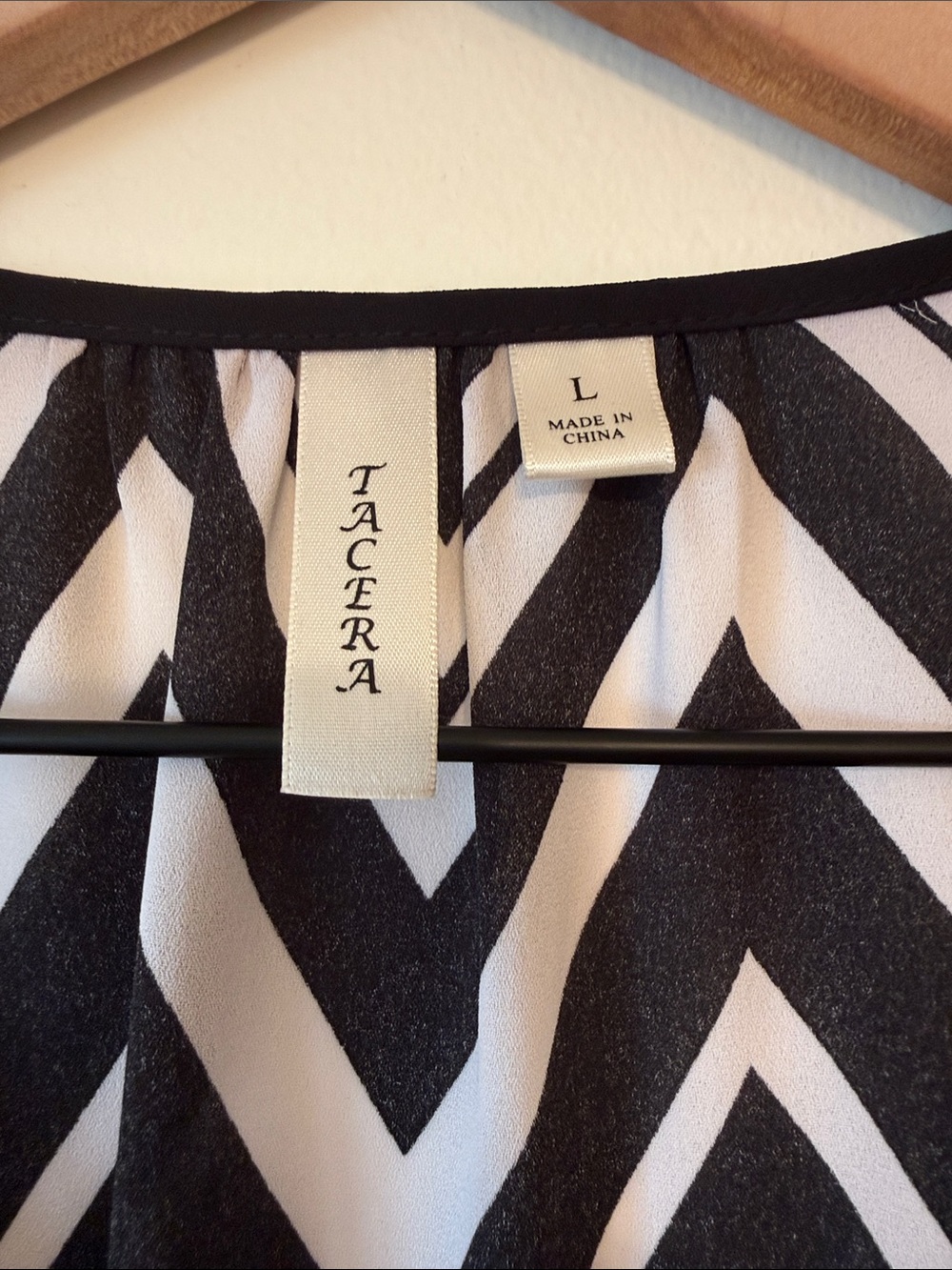 TACERA Black & White Chevron V-Neck Zip Blouse - Picture 2 of 6
